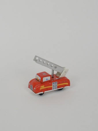 111002-tin-fire-engine